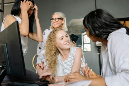 Frauen im Gespräch © pexels