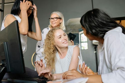 Frauen im Gespräch © pexels